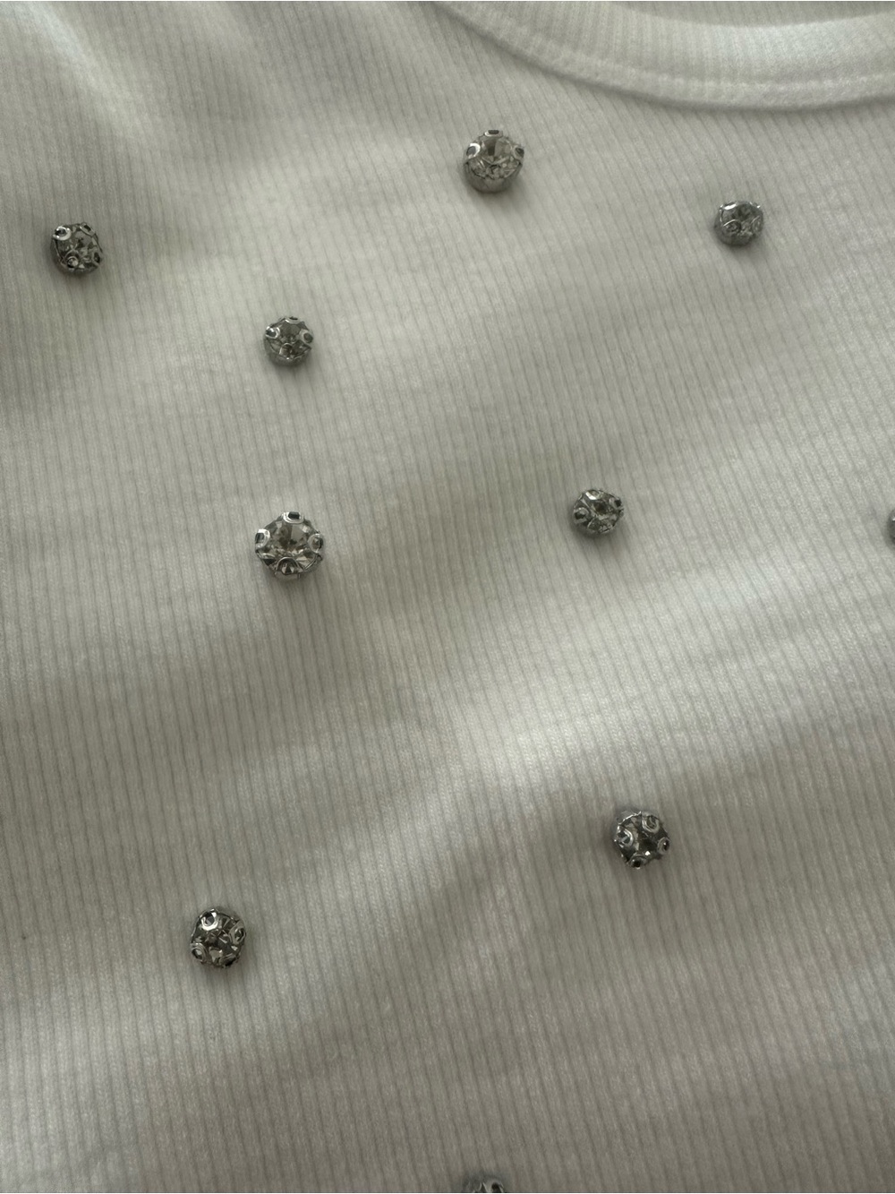 H&M White Short-Sleeve Rhinestone Accent Ribbed Cropped Tee - Picture 3 of 4